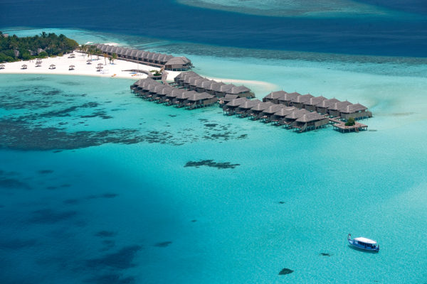 Lüksün ve konforun buluşma noktası Constance Hotels & Resorts Moofushi, sonbahar gelinlerini sıcak balayı tatiline bekliyor!