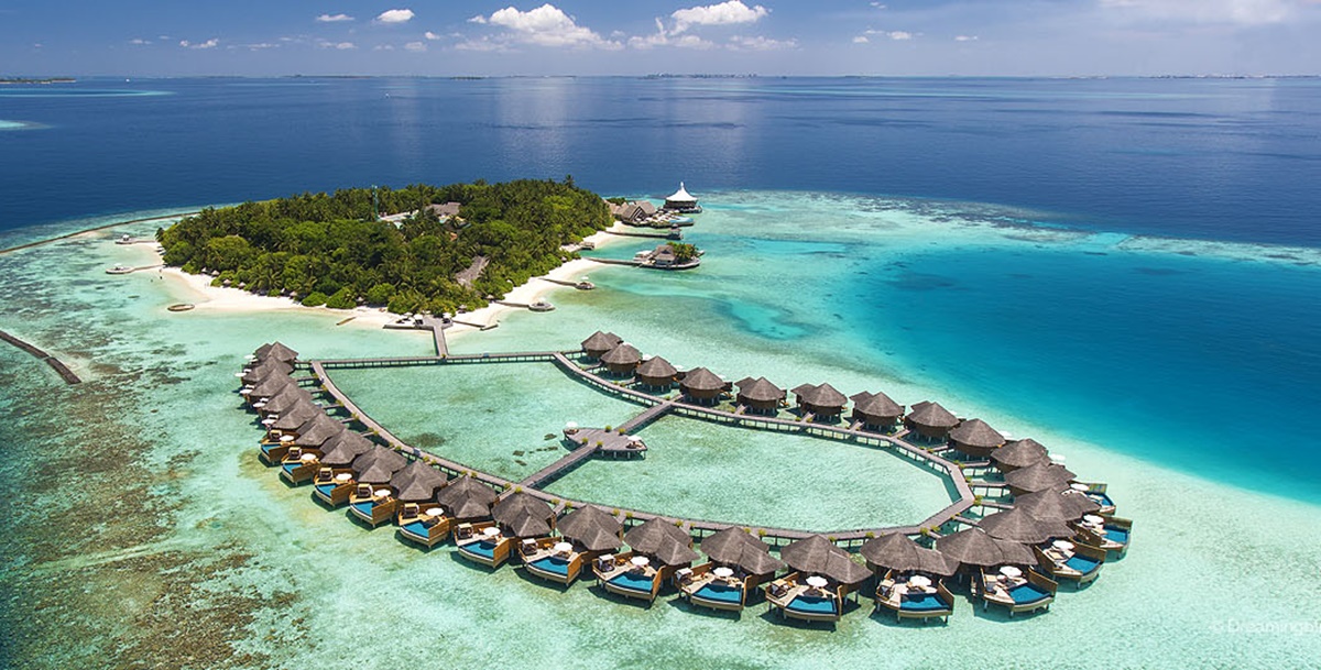 Okyanusa inci gibi serpilmiş görüntüsüyle Maldivler